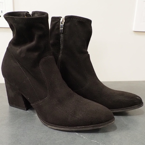 Marc Fisher sz 7.5 Leave2 black suede ankle booties - Picture 5 of 16